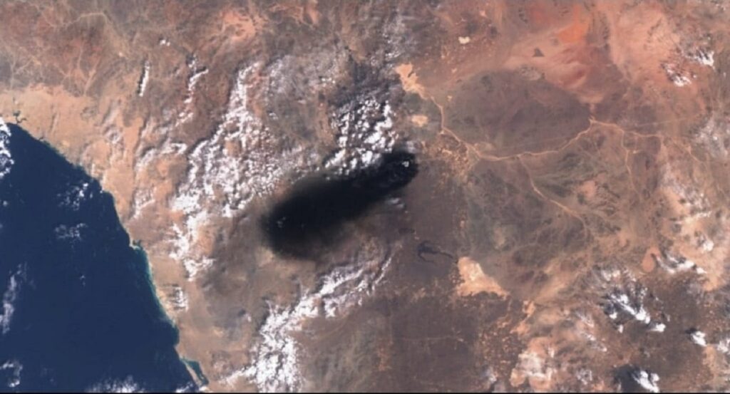 الحوثيون في جزيرة ميون قرب باب المندب وخط شرق–غرب السعودي