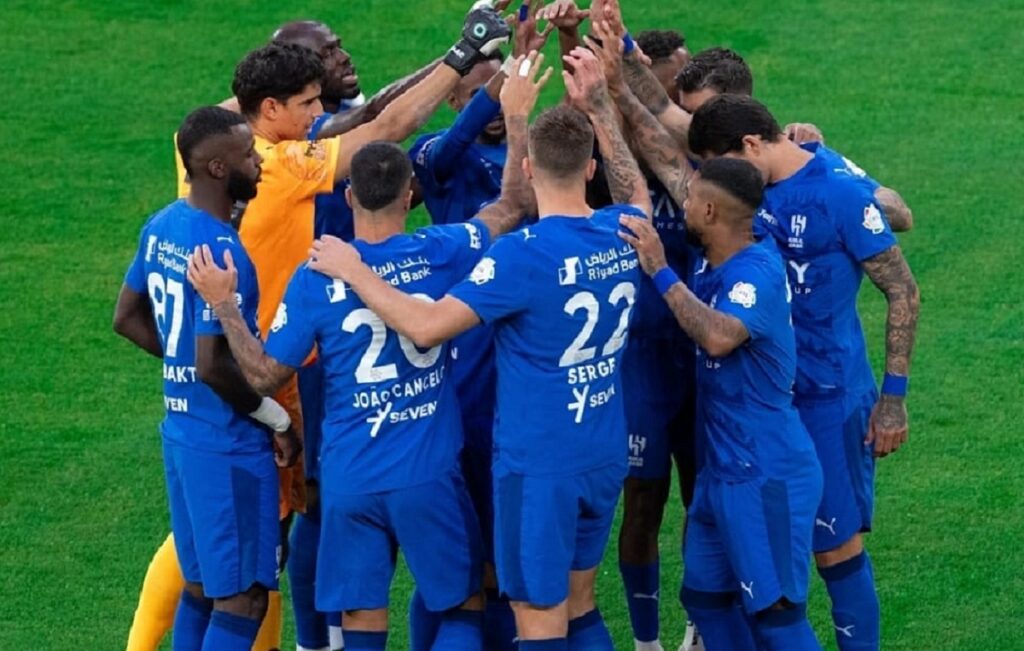 ياسين بونو حارس الهلال بعد العودة بشباك نظيفة في الفوز 6-0 على التعاون